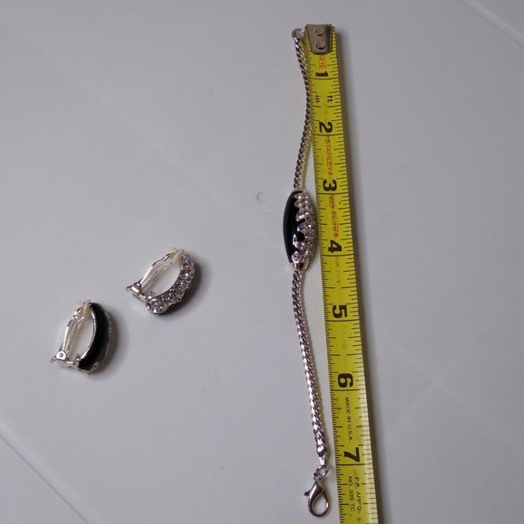 Decorative Matching Bracelet And Clip On Earring Set - Picture 16 of 16